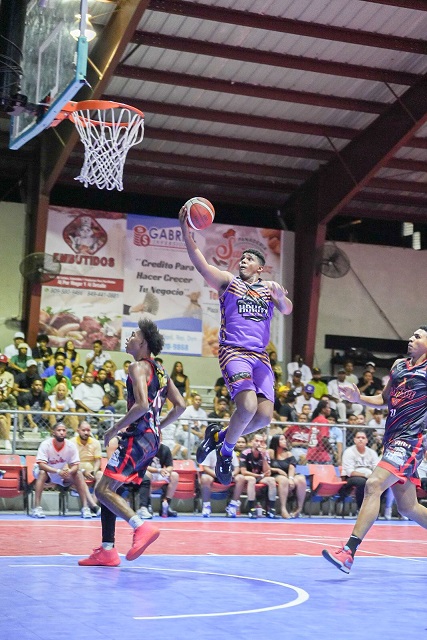 la-kakata-y-bafedu-triunfan-en-baloncesto-de-tamboril