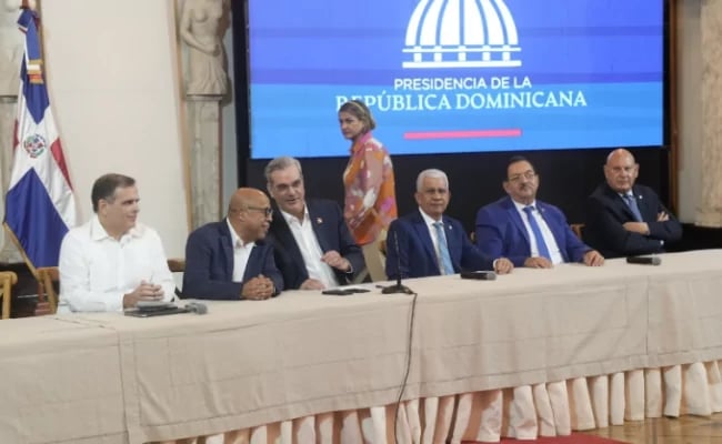 abinader-se-reune-con-legisladores-perremeistas