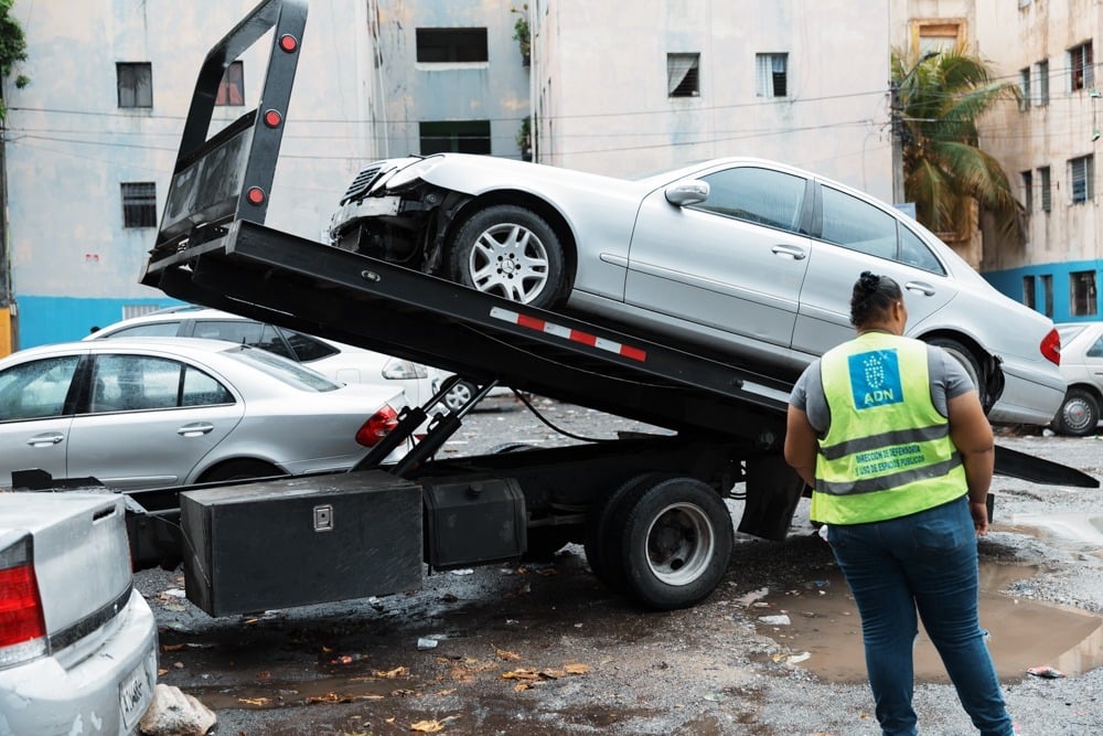 retiran-autos-chatarras-en-villa-juana-mediante-operativo