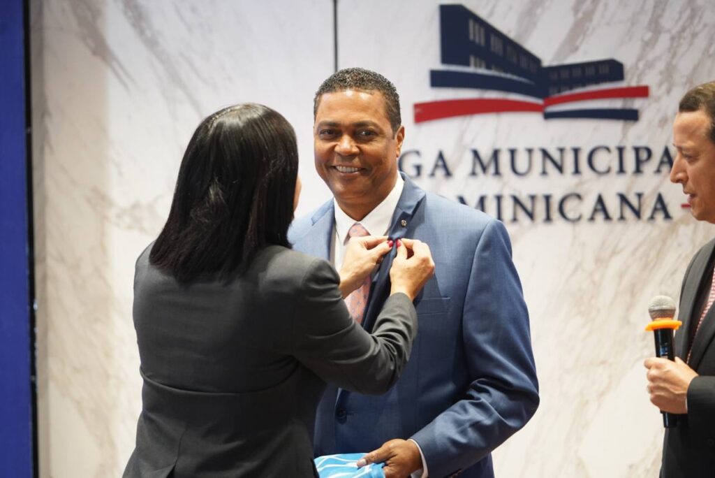 unitar-reconoce-a-victor-d’aza-como-diplomatico-de-naciones-unidas