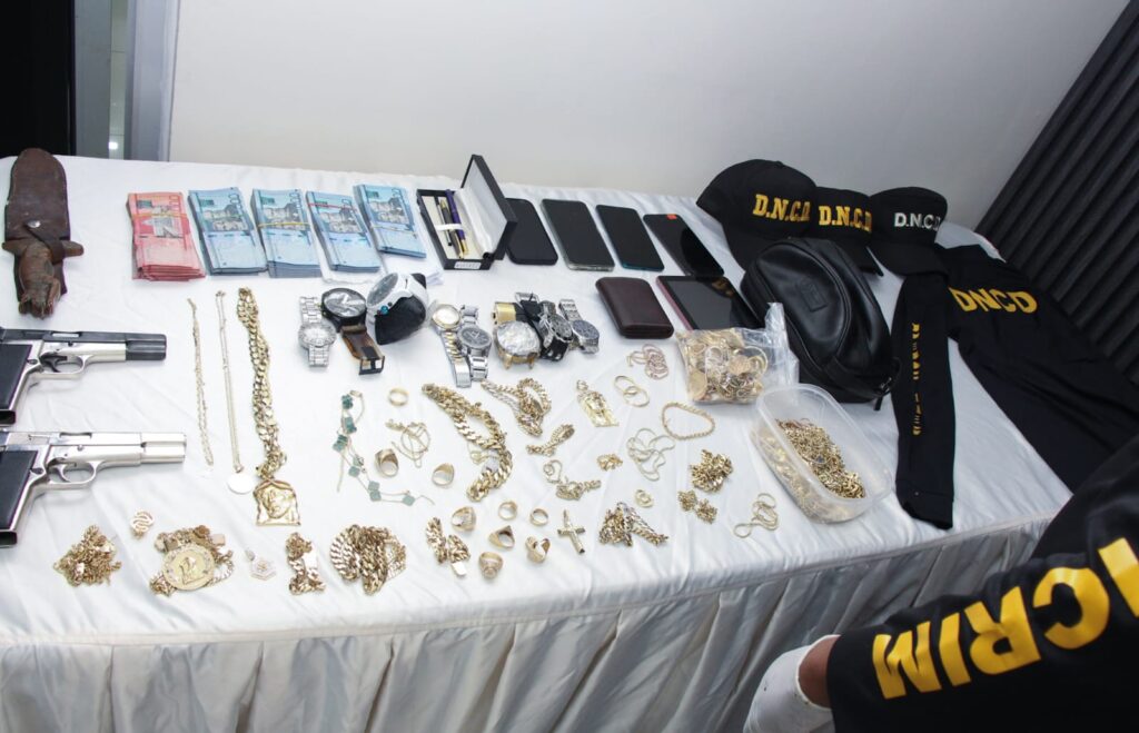 desmantelan-supuesta-banda-que-robo-prendas-valoradas-en-rd$8-mm-en-barahona