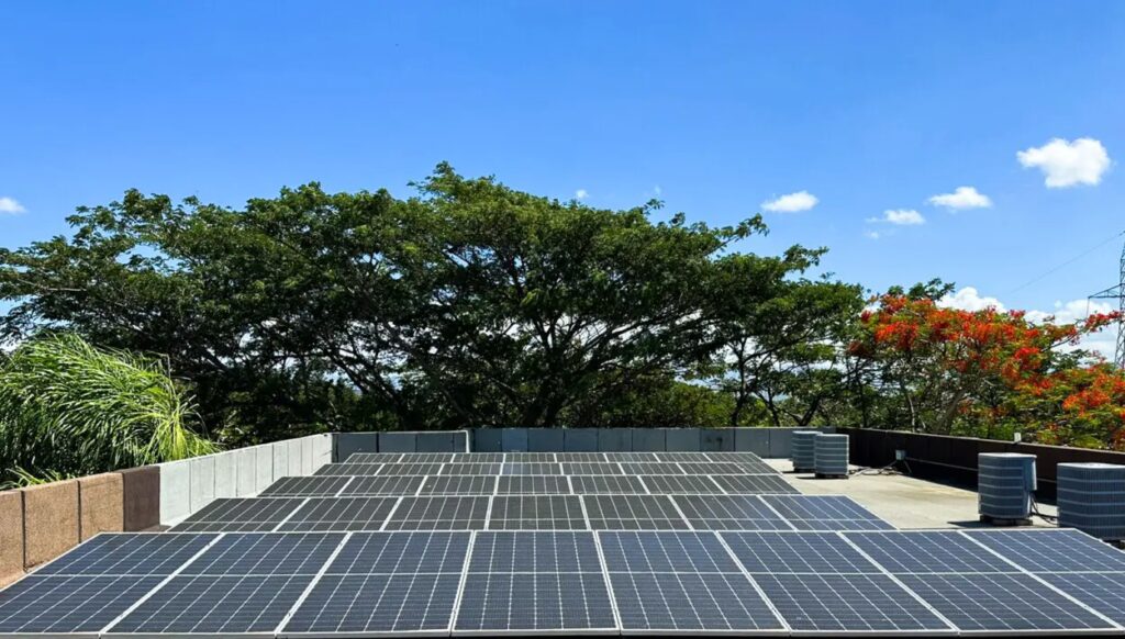empresas-instalan-un-sistema-fotovoltaico-en-uasd-mao