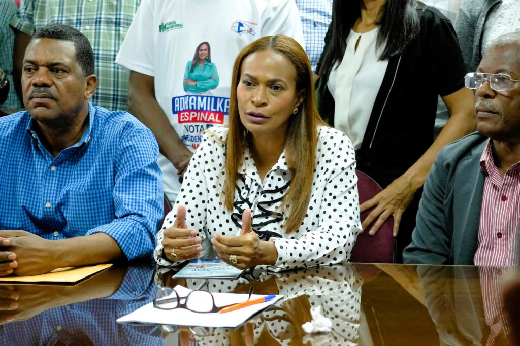 candidata-a-presidencia-de-adp-exige-detengan-embargos-a-las-cuentas-del-gremio