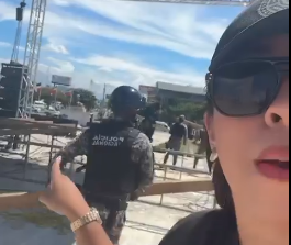 acusan-a-faride-raful-de-enviar-policias-a-desmontar-tarima-en-la-plaza-de-la-bandera