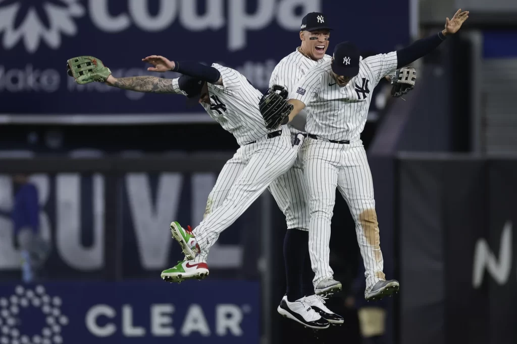 yankees-vencen-6-5-a-reales-en-juego-1-de-la-serie-divisional