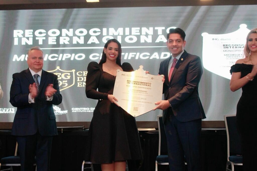 alcaldesa-betty-geronimo-recibe-certificacion-de-excelencia-en-el-gobierno-en-mexico