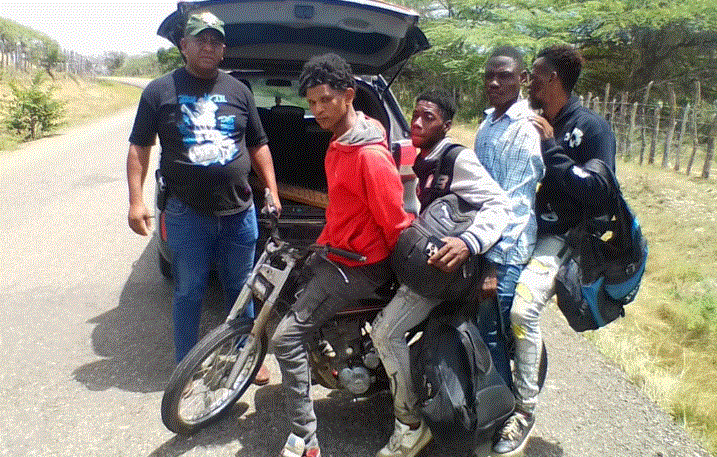 por-tercera-vez-apresan-a-motociclista-por-trasladar-haitianos-ilegales