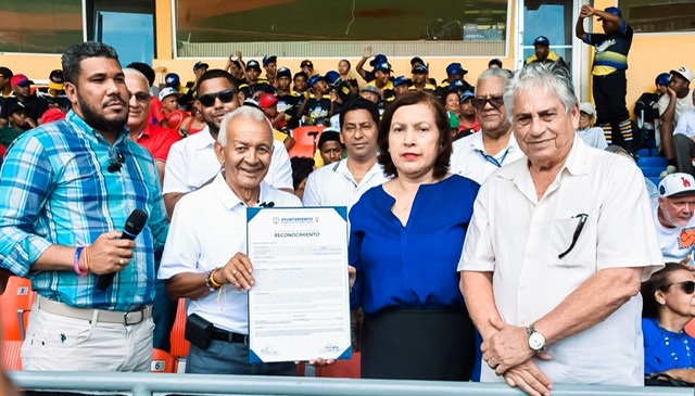 alcaldia-declara-chino-suazo-hijo-distinguido-de-santiago    -      