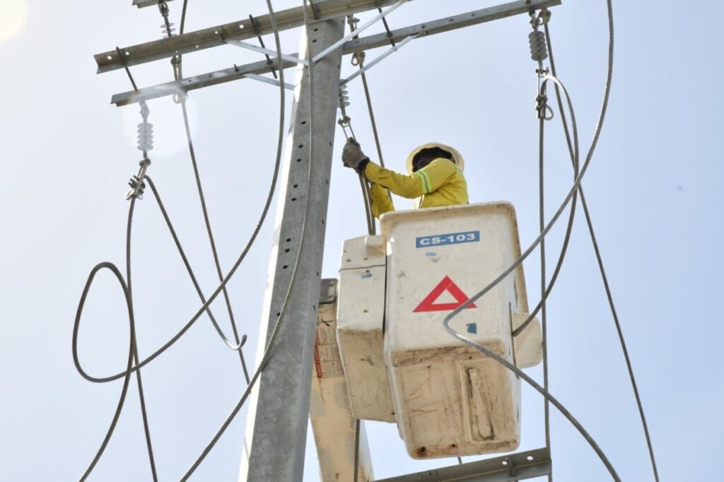 edeeste-mejora-servicio-electrico-para-mas-de-12-mil-usuarios-en-sde