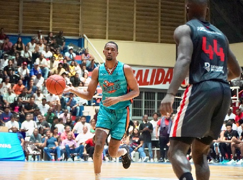 luis-david-montero-encabeza-bombardeo-de-titanes-a-leones- 