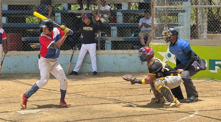 cienfuegos-y-tranquilo-tavarez-logran-barridas-en-beisbol-amateur-de-santiago