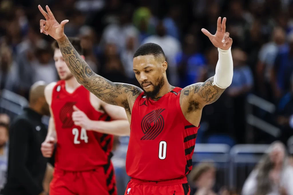 damian-lillard-regresa-a-los-trail-blazers-con-un-contrato-de-3-anos-y-42-millones-de-dolares,-segun-ap