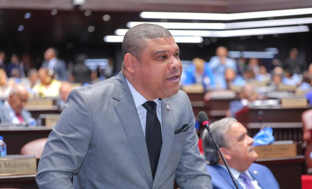 diputado-prd-denuncia-intento-de-aprobar-us$615-millones-en-prestamos-al-cierre-de-legislatura