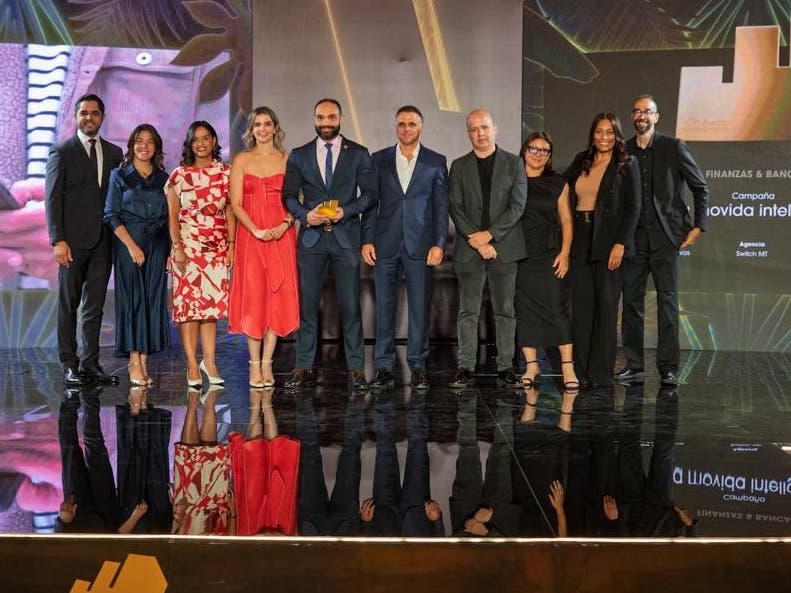 entregan-premio-de-oro-a-switch-havas