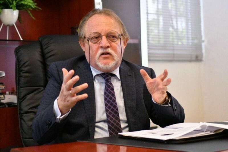 sistema-de-salud-enfrenta-riesgo-por-modelo-de-capitacion-unica,-advierte-hebrard