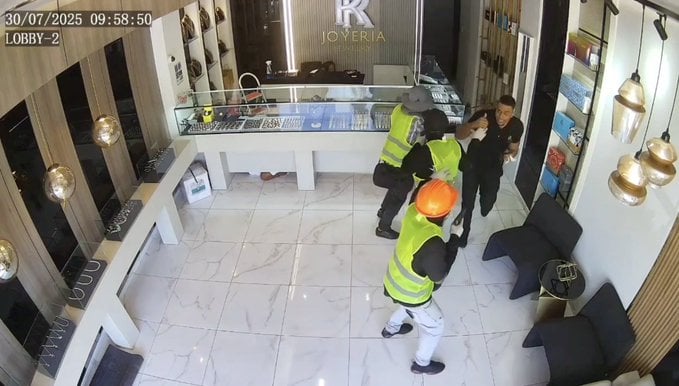 encapuchados-fingen-ser-trabajadores-de-construccion-y-asaltan-joyeria