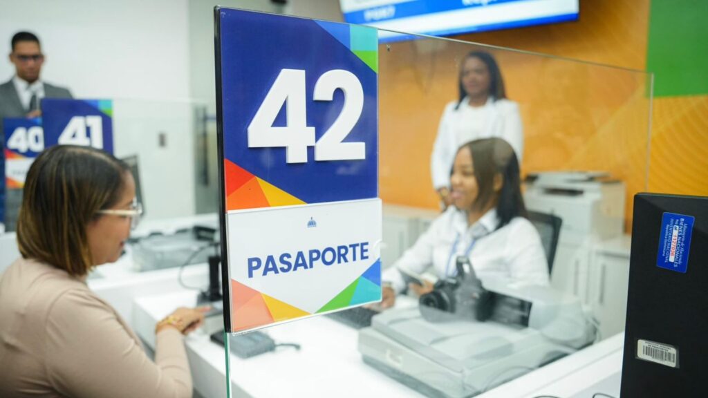 pasaportes-abre-oficina-en-santiago-con-horario-extendido