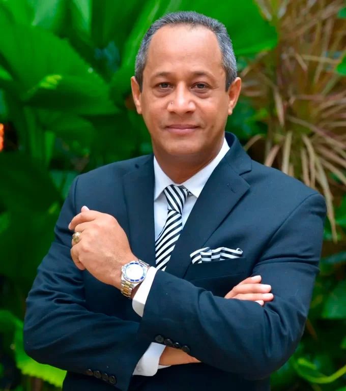 Lic. Cesar Amadeo Peralta.