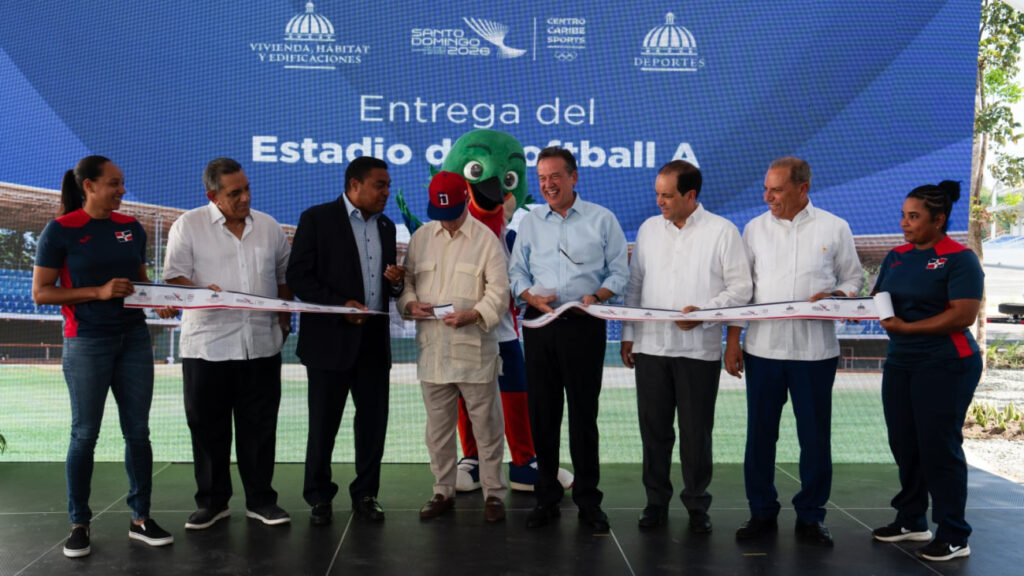 Ministro Ito Bisonó reitera cumplimiento del cronograma y entrega remozado Estadio de Softball A del Centro Olímpico